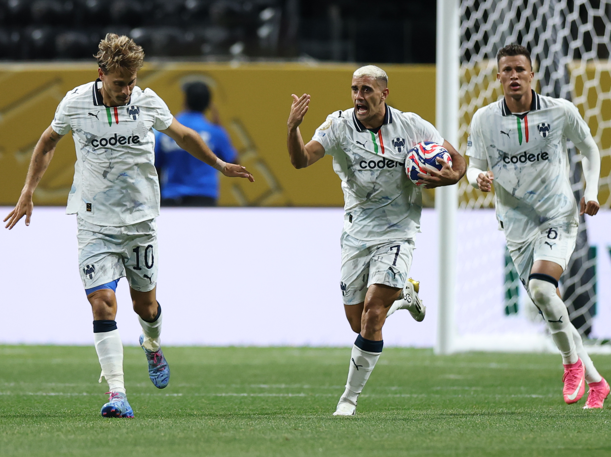 多特蒙德前锋独中两元,助球队击败对手的简单介绍 多特蒙德前锋独中两元,助球队击败对手的简单介绍